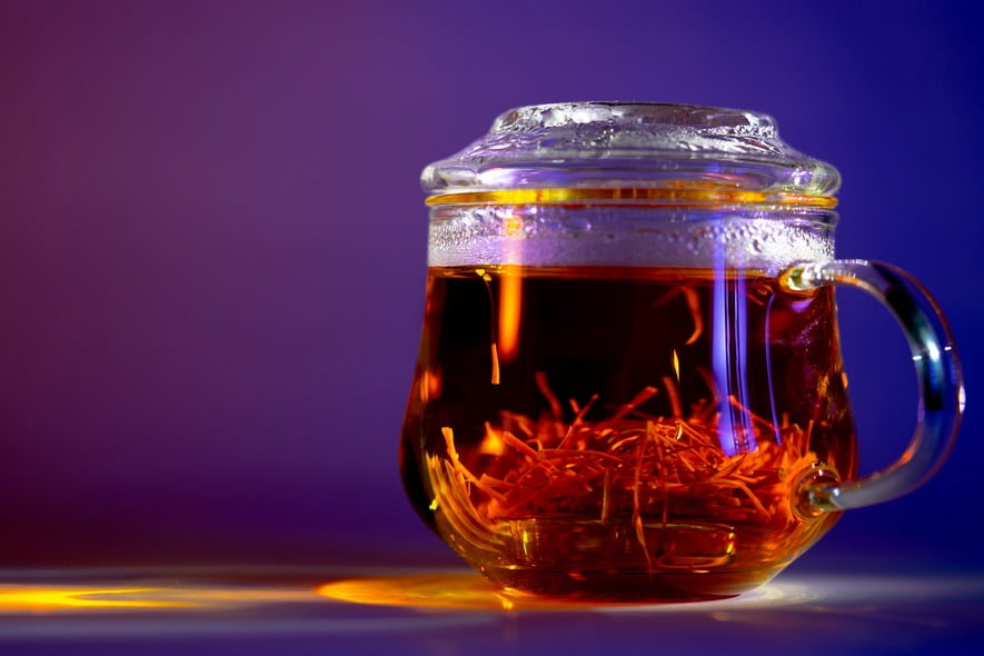 saffron flavor and golden color comes out after steeped in hot liquid