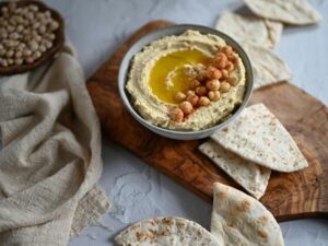 How to make Classic Homemade Hummus in less than 15 minutes