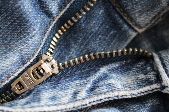 a common laundry mistake to leave zippers open