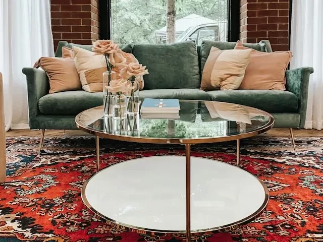 unexpexted red theory in vintage red rug in modern living room design