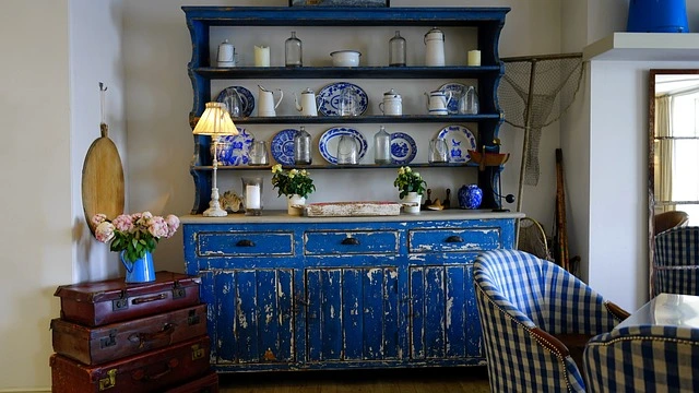 showcase of plates in gradmacore living room