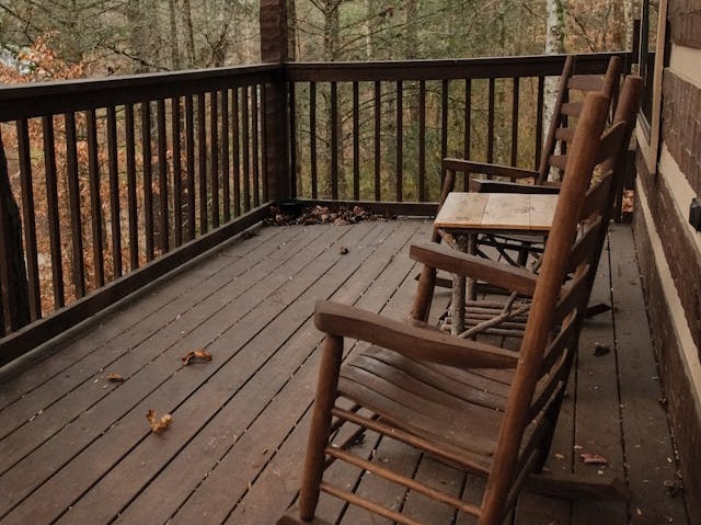 Essential Tips for Deck Fall Maintenance Before the Rainy…