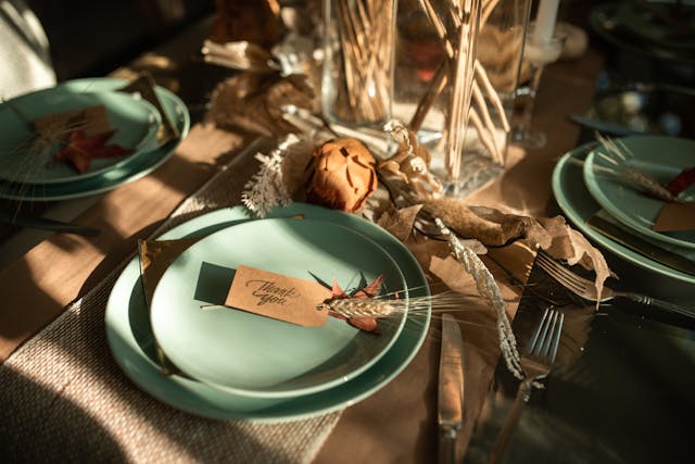 dried flowers in Thanksgiving table setting design