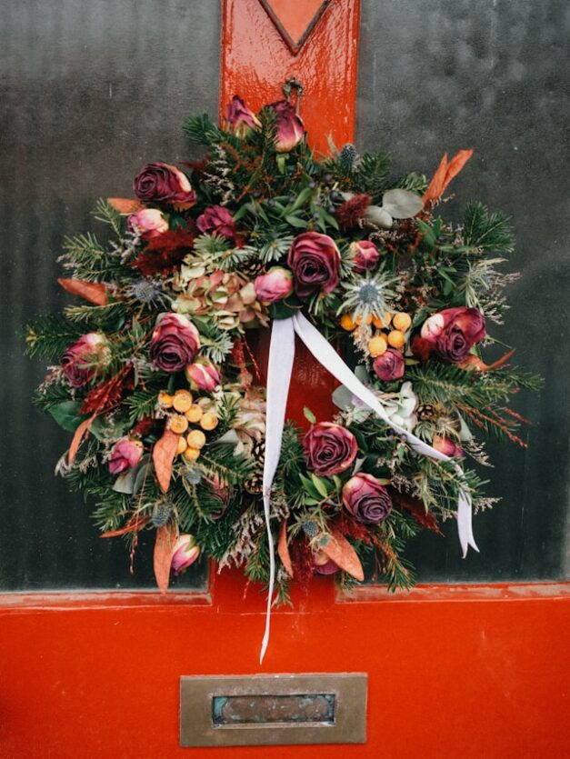 vintage-inspired creative Christmas wreath look with dried flowers