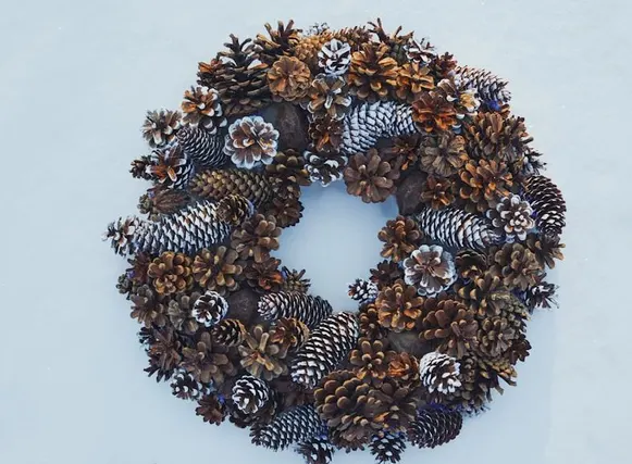 solid pinecone creative Christmas wreath